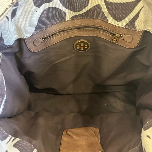 Tory Burch Unique Leather Detail Giraffe Pattern Beach Tote - Picture 8 of 10